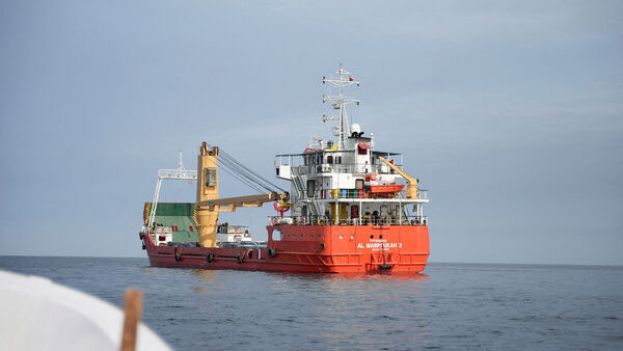 阿曼穆桑达姆半岛外海、荷莫兹海峡上的船只与油轮。