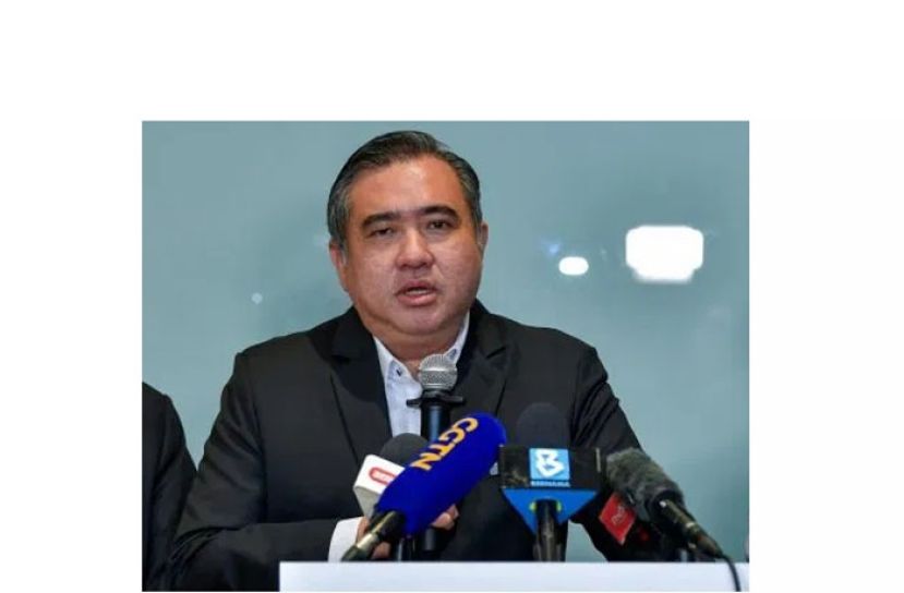 交通部长陆兆福。