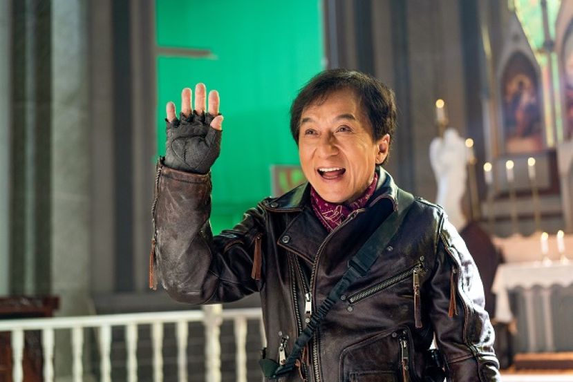 70歲成龍親身上陣動作場面 遭男演員意外勒脖窒息致昏迷？！