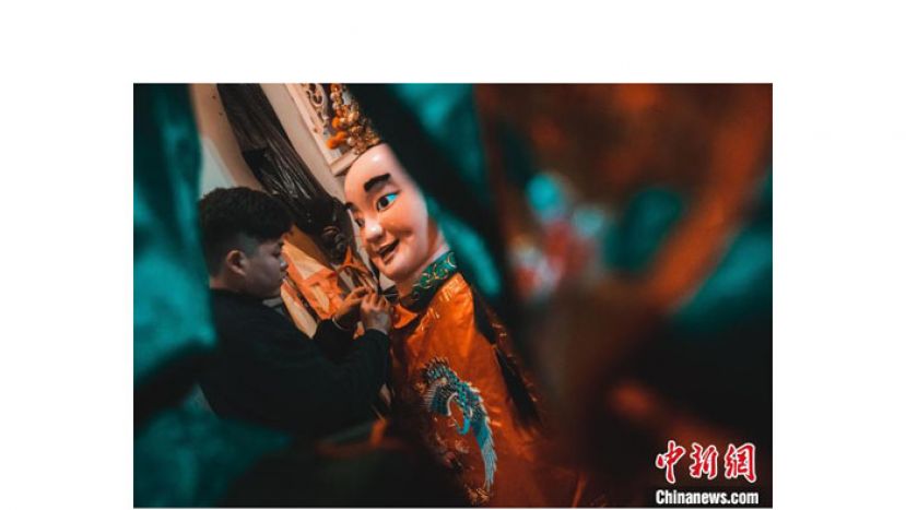 每到正月，陈俊晨总会将自己塑的塔骨拿出，小心地进行养护。