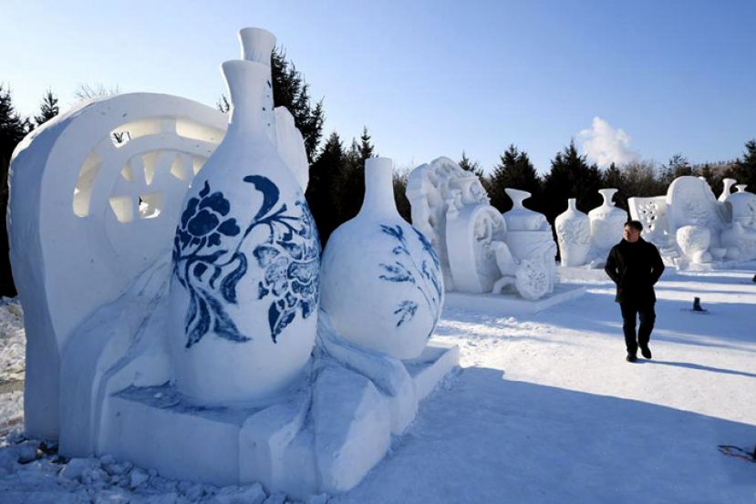 长春打造多座“巨无霸”雪雕 造型百变巧夺天工