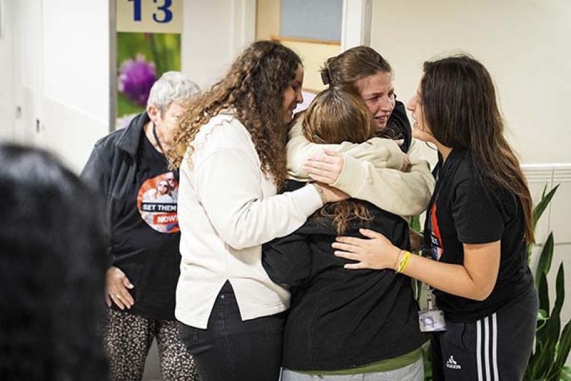 ●哈玛斯仍挟持约百名人质。