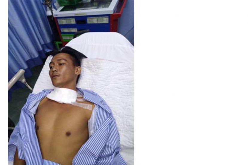 纵火稍长屋后躲入灌木丛企图自杀的男子在医院接受治疗。