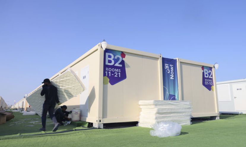 世界杯球迷住帐篷货柜屋，每晚要价近7000元引抱怨。