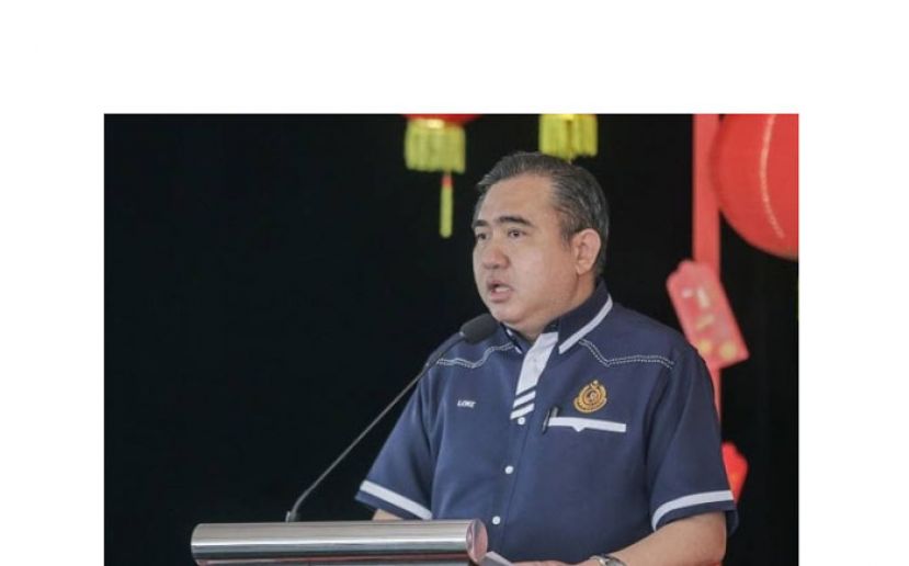 交通部长陆兆福。