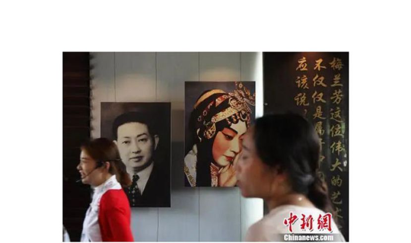 民众在梅兰芳纪念馆内参观。