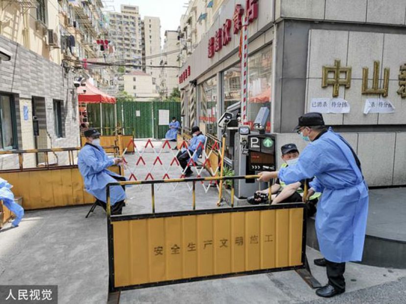 中国对于疫情坚持清零。