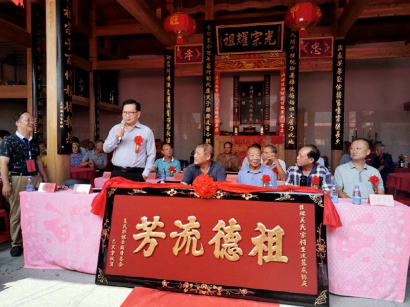 吴标生在仪式上受逛邀致辞。