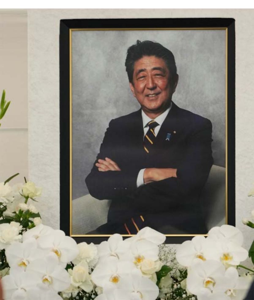 安倍晋三遇刺死亡。