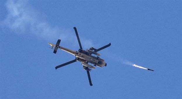 以空袭加沙北部学校至少50死，南部与武装分子地面交战。