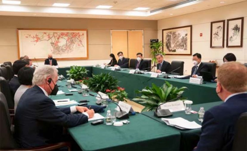 王毅谈中国自身发展和对美政策的确定性。