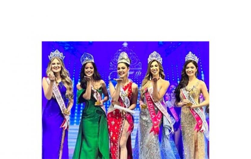 获得主要奖项的5名佳丽合影。