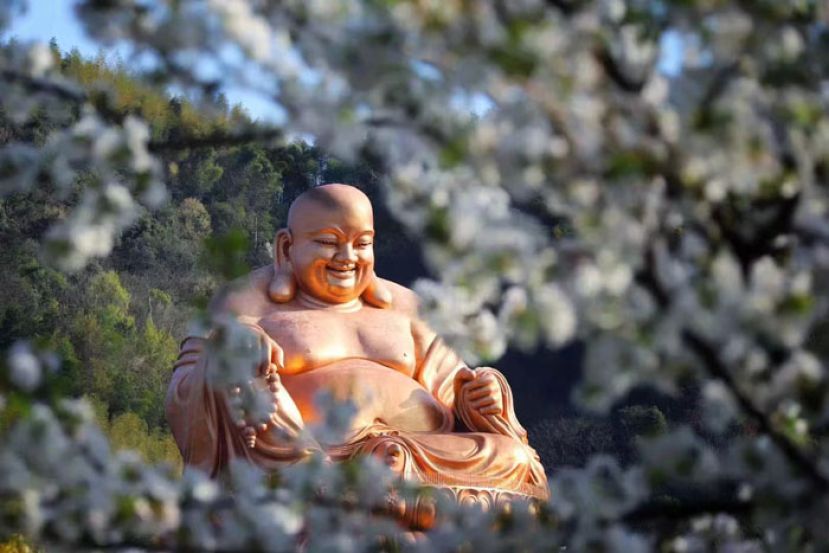 浙江奉化雪窦山的弥勒像。