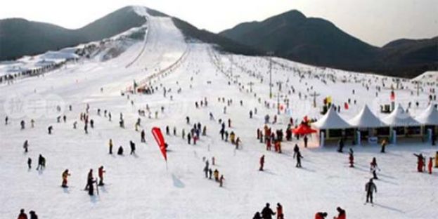 中国冰雪经济升温，2025年规模料达6489亿。