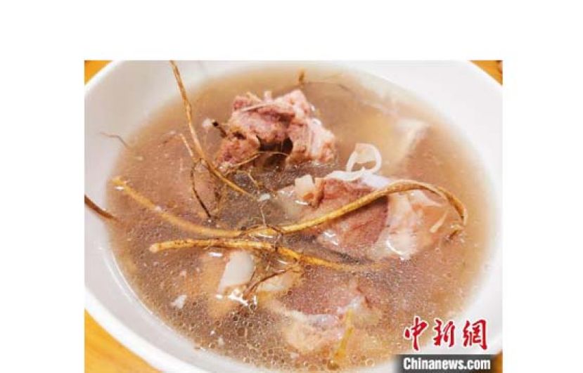 五指毛桃猪骨炖汤。