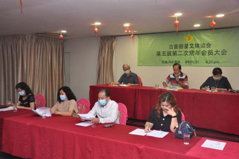 大会进行时摄。主席台中坐者为主席谢智华。