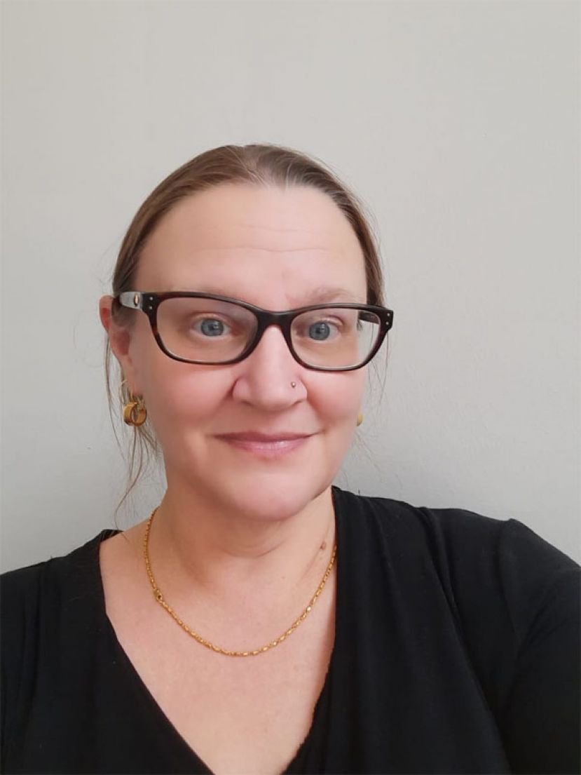 Franca Cole 博士是一位拥有30多年经验物质文化研究员和考古专家。