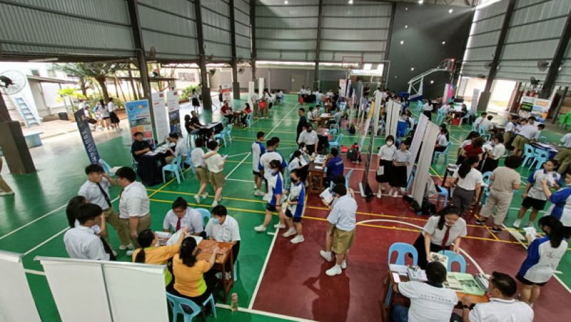 &ldquo;2023年四中升学教育展&rdquo;在四中多种用途中心举行吸引了该校不同年级的学生积极向各个大学与学院专业课程辅导员咨询与收取相关升学管道资讯、科系与课程内容以及奖学金申请等等，未雨绸缪，为自己将来升学好好规划。