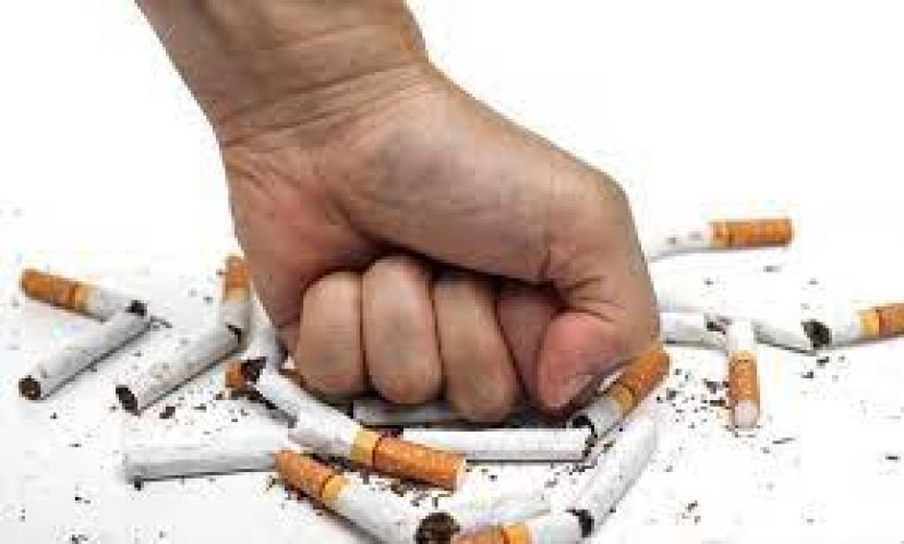 一旦感染冠病，烟民出现的并发症风险比非烟民高。