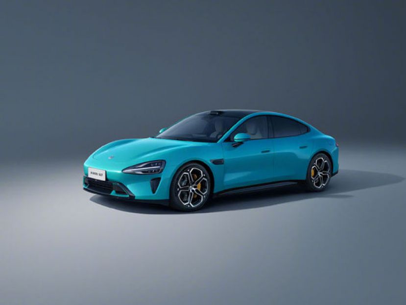 小米公布的首款电动车型SU7。