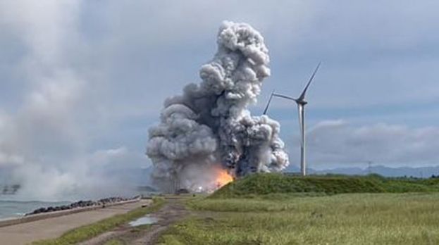 日本JAXA火箭燃烧异常实验场爆炸，黑烟直窜。