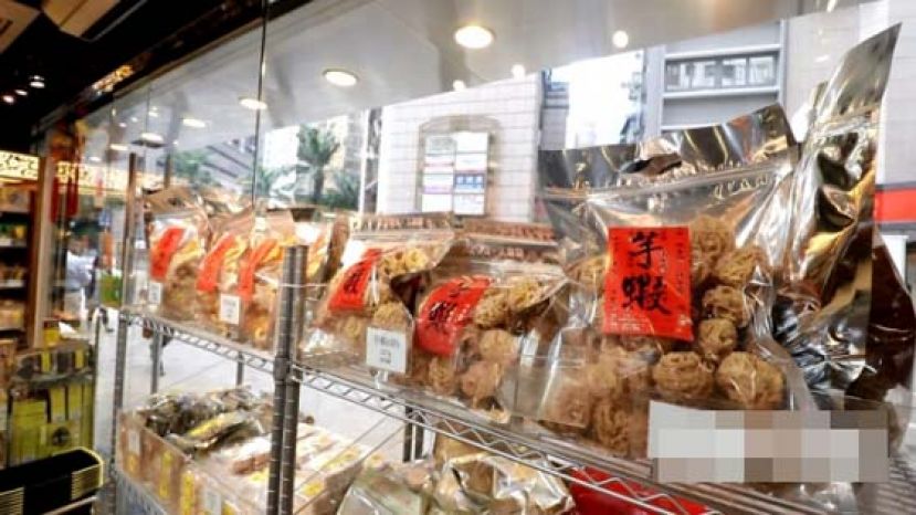 百年零食老字号&ldquo;陈意斋&rdquo;所卖的芋虾、茶泡是全人手制，只限新年发售。
