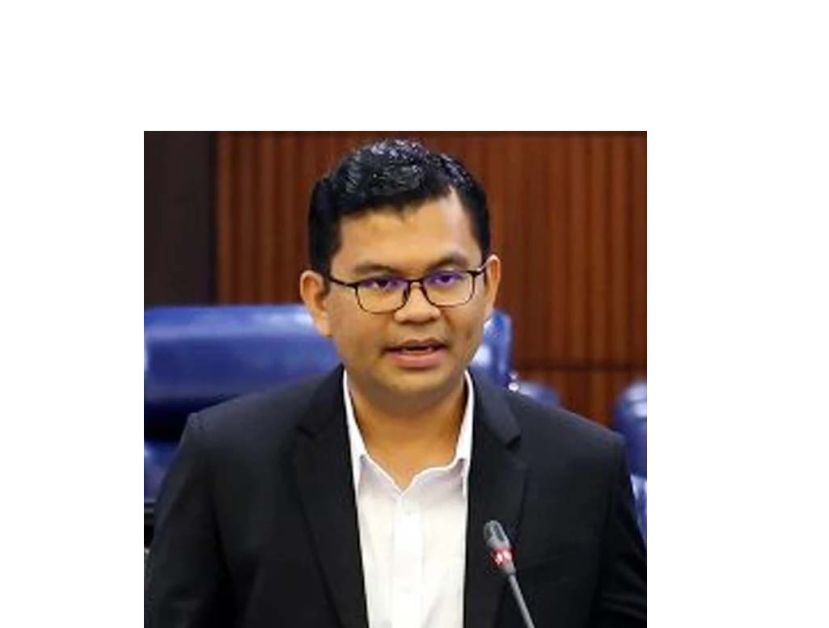 经济部长阿克玛纳斯鲁。