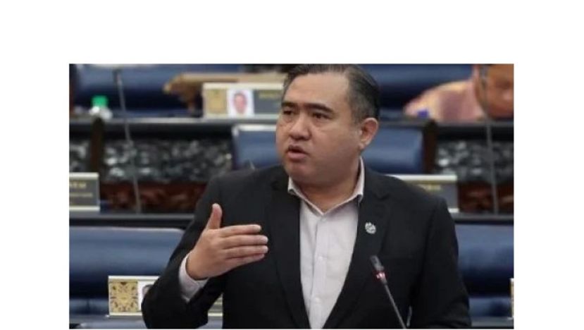 交通部长陆兆福。