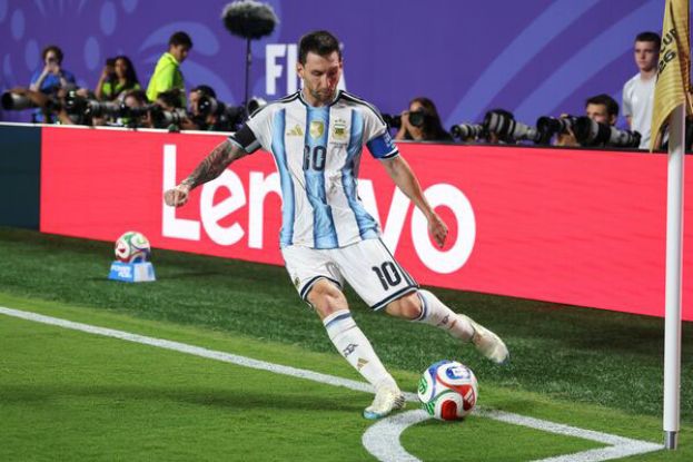 阿根廷本届世界杯的晋级之路，被部分球迷直言都是靠裁判、FIFA帮忙。