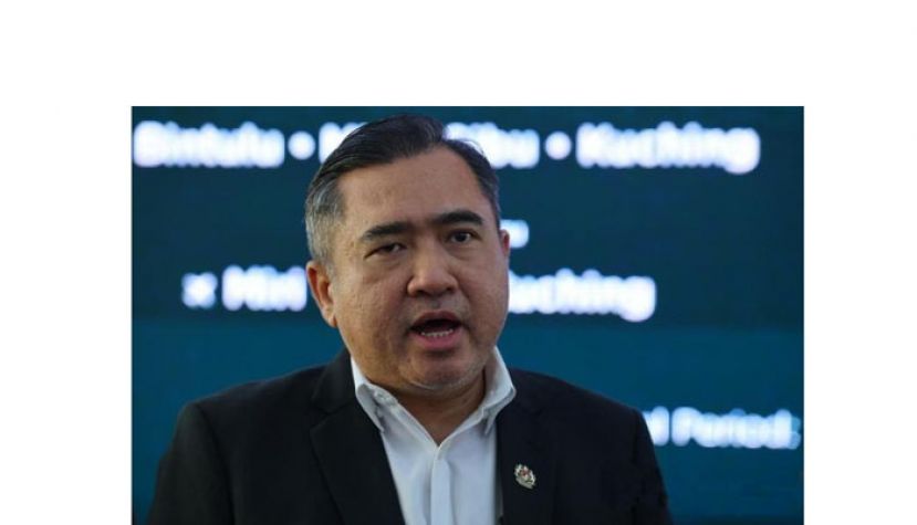交通部长陆兆福。