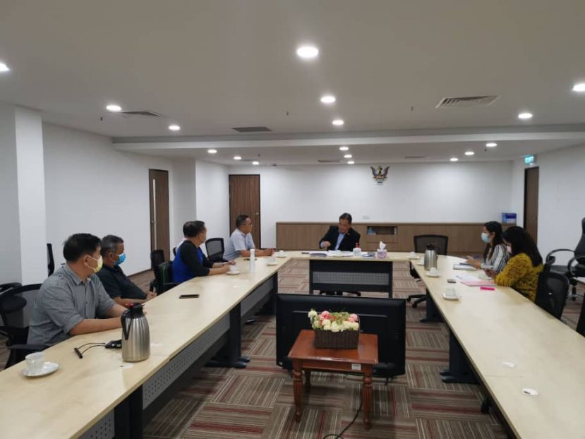 神游委员会成员拜会砂其他宗教单位官员进行交流的场面一瞥