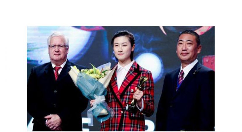 2018国际乒联球星颁奖盛典在韩国仁川揭晓，率领中国女队登顶团体世界杯和团体世锦赛，斩获女子单打世界杯金牌的丁宁，第4次收获年度最佳女运动员荣耀。