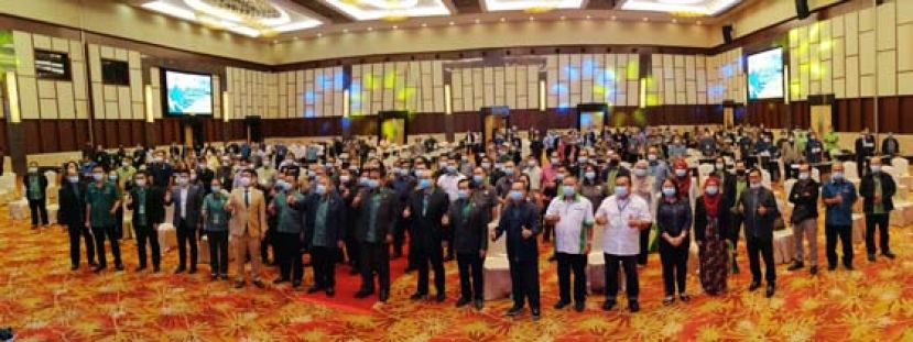 砂拉越农民协会第35届代表大会结束后众嘉宾合影留念。