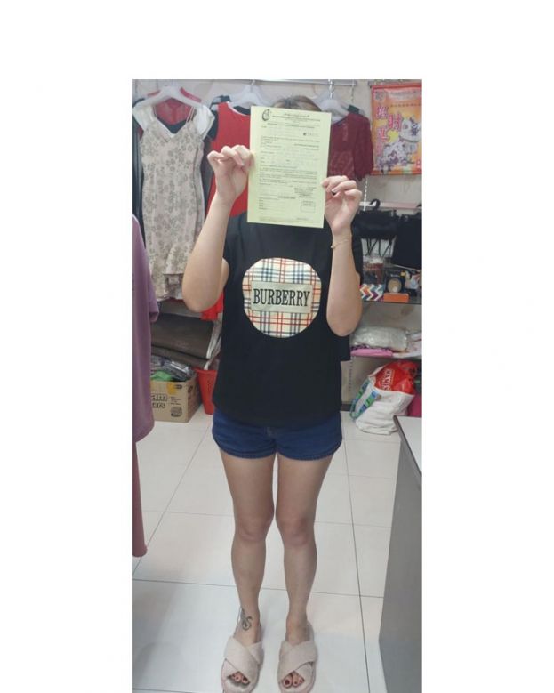 丹州华裔女业主　店内穿T-恤短裤遭罚