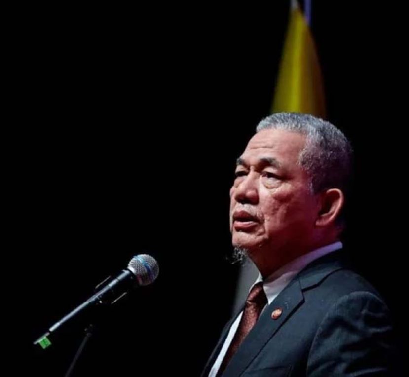 副首相拿督斯里法迪拉。