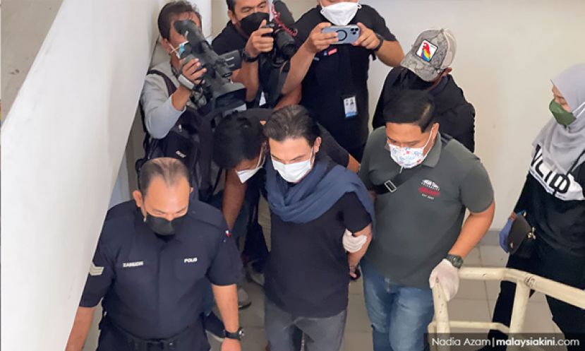 歌手兼作曲家被控在家种植大麻和贩毒  逃过死刑