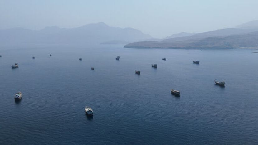 荷莫兹海峡。