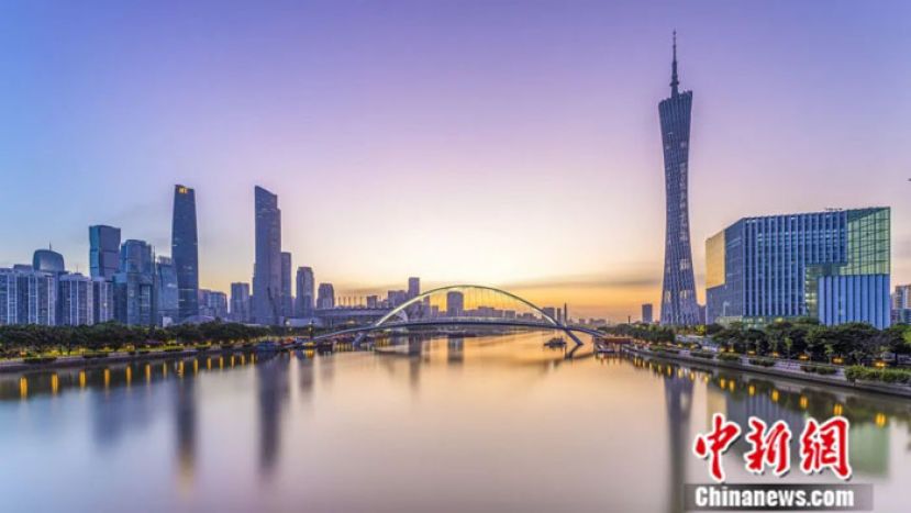 广州塔黄昏全景。