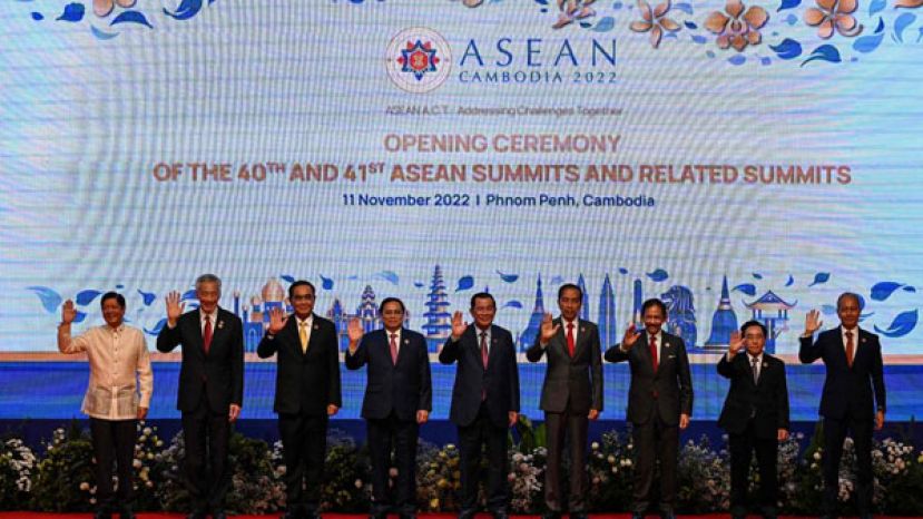 当地时间11日，柬埔寨金边，东盟国家领导人出席第40届和第41届东盟峰会。