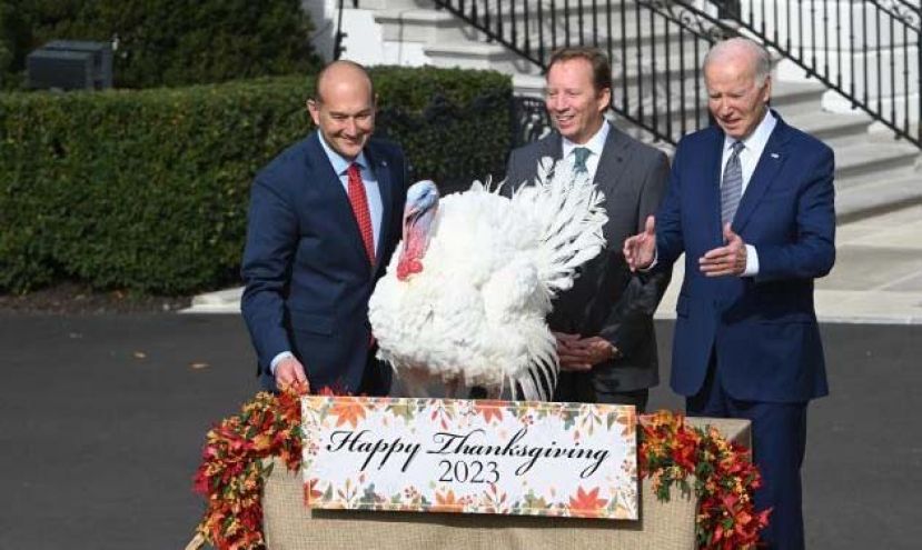 当地时间2023年11月20日，美国总统拜登总统在白宫&ldquo;赦免&rdquo;火鸡。