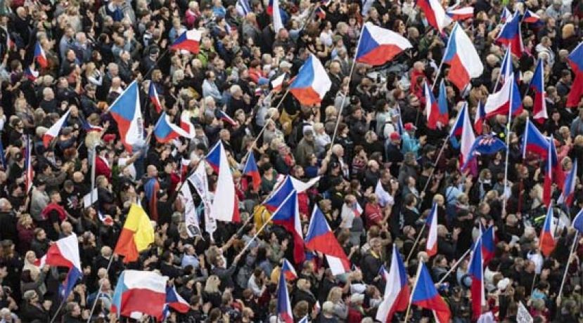 纽西兰农民全国多个城市示威，反对政府计划对牲口排放物征税。