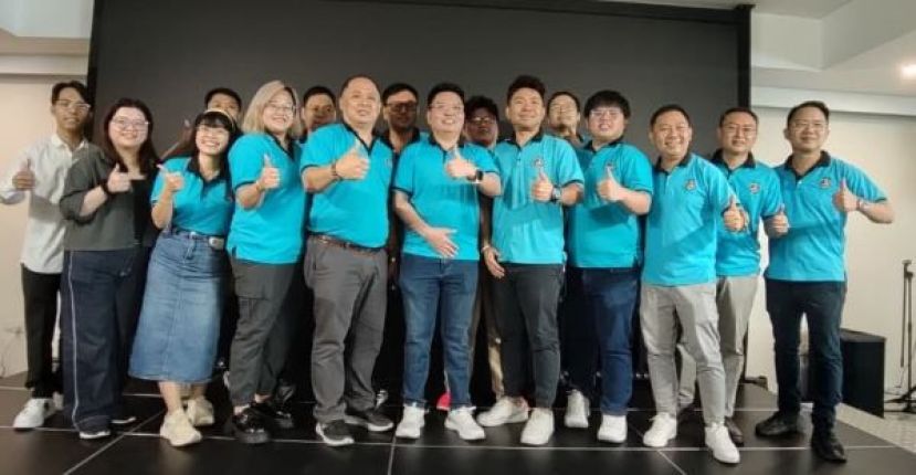 砂诏安会馆青年团第15届（2026年至2028年）理事阵容顺利产生，田双德（中）任新届青年团团长。