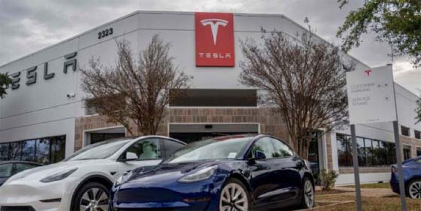 自动辅助驾驶系统问题，Tesla召回全美2百万辆。