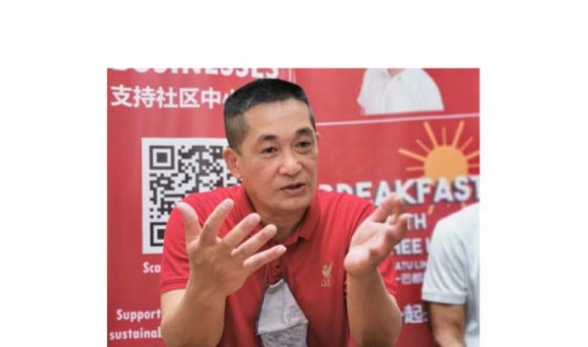 施志豪向媒体发表谈话。