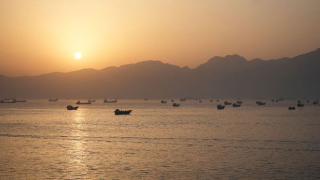 荷莫兹海峡。