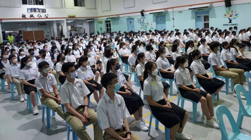 古晋一中218高一生聚集礼堂见证仪式隆重