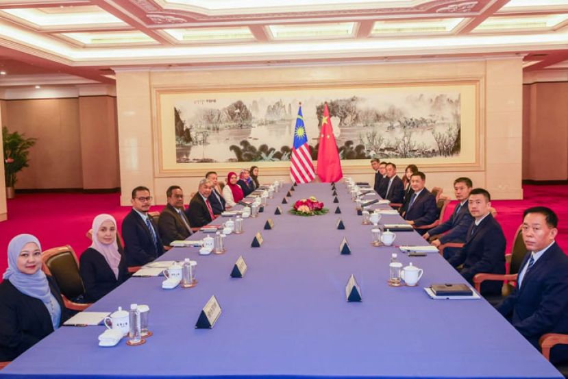 副首相阿末扎希与中国公安部长王小洪举行双边会谈。