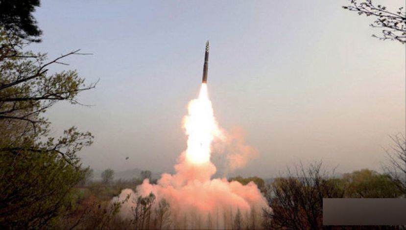 朝鲜向朝鲜半岛东部海域发射弹道导弹。