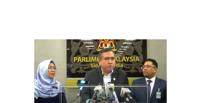 交通部长陆兆福。