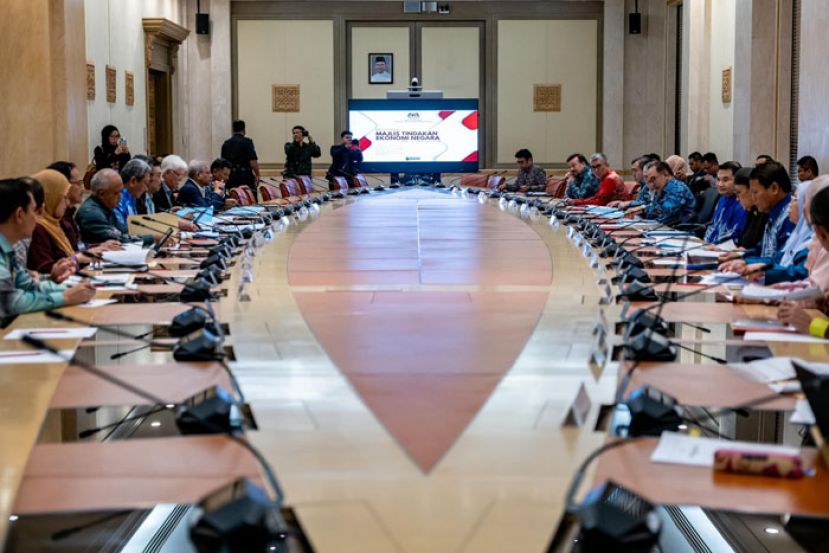 首相安华主持国家经济行动理事会会议。